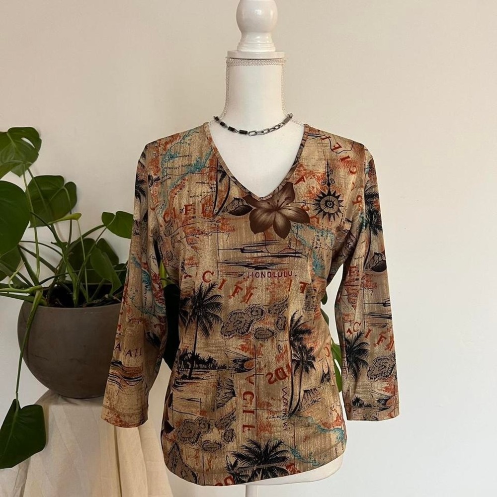 Vintage Y2K Nostalgic Travel Hawaii Top with V-neck and 3/4 sleeves Chicos